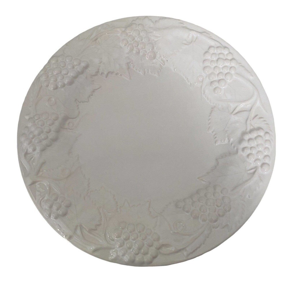 Bordallo Pinheiro White Grape Rim 9 3/8 Luncheon Plates - Set Of 2 - Excellent